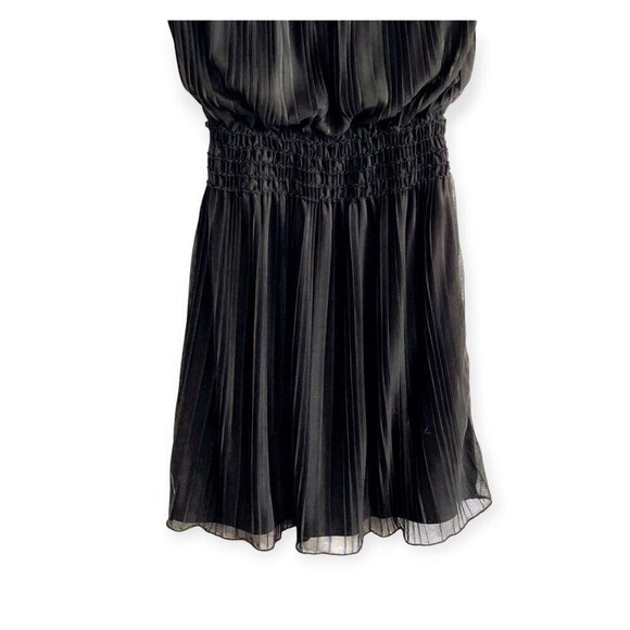 Guess black pleated scoop neck short sleeve dress, size 6 - Picture 7 of 13